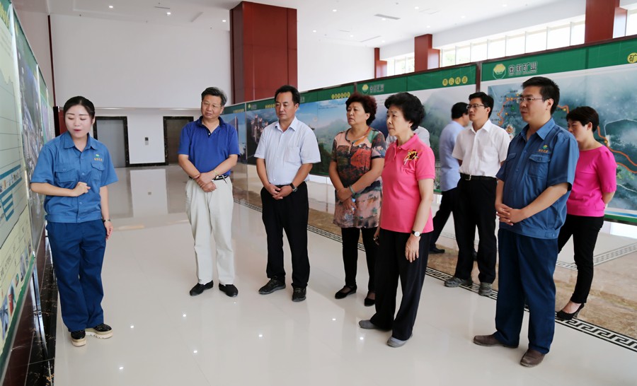 1-2015年8月，全國(guó)政協(xié)副主席、中國(guó)科學(xué)院院士王志珍一行蒞臨金徽股份調(diào)研。.jpg