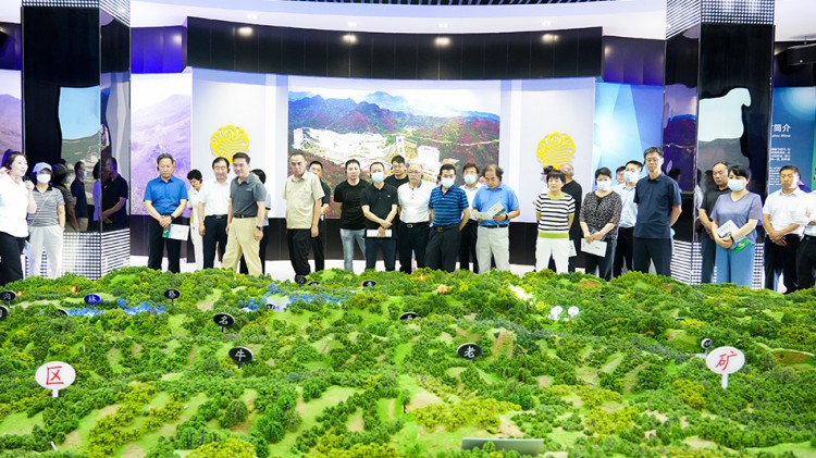 省委常委、統(tǒng)戰(zhàn)部部長(zhǎng)孫雪濤一行蒞臨金徽股份調(diào)研