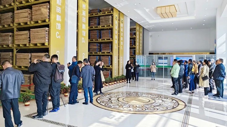 中央全媒體記者采訪(fǎng)團(tuán)點(diǎn)贊報(bào)道金徽股份綠色發(fā)展實(shí)踐